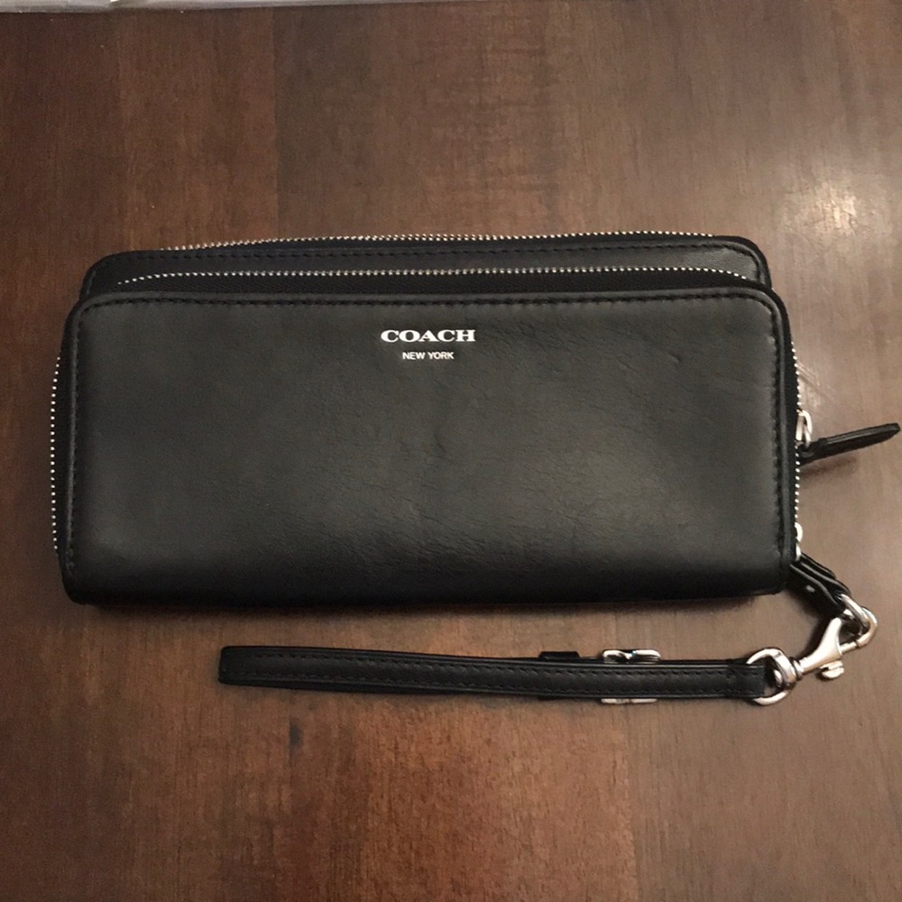 GUC Coach Black Leather Accordion Zip Wallet